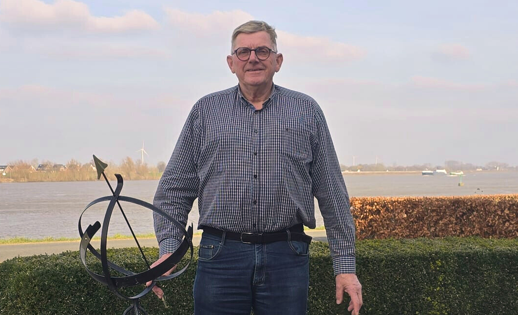 Particuliere klant in voortuin op de dijk Onderling Verzekerd Particuliere klant in voortuin op de dijk Onderling Verzekerd